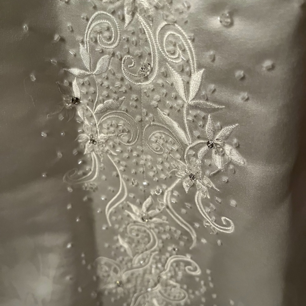 Maggie Sortero beautiful, satin, beaded, corseted wedding dress - Picture 12 of 16